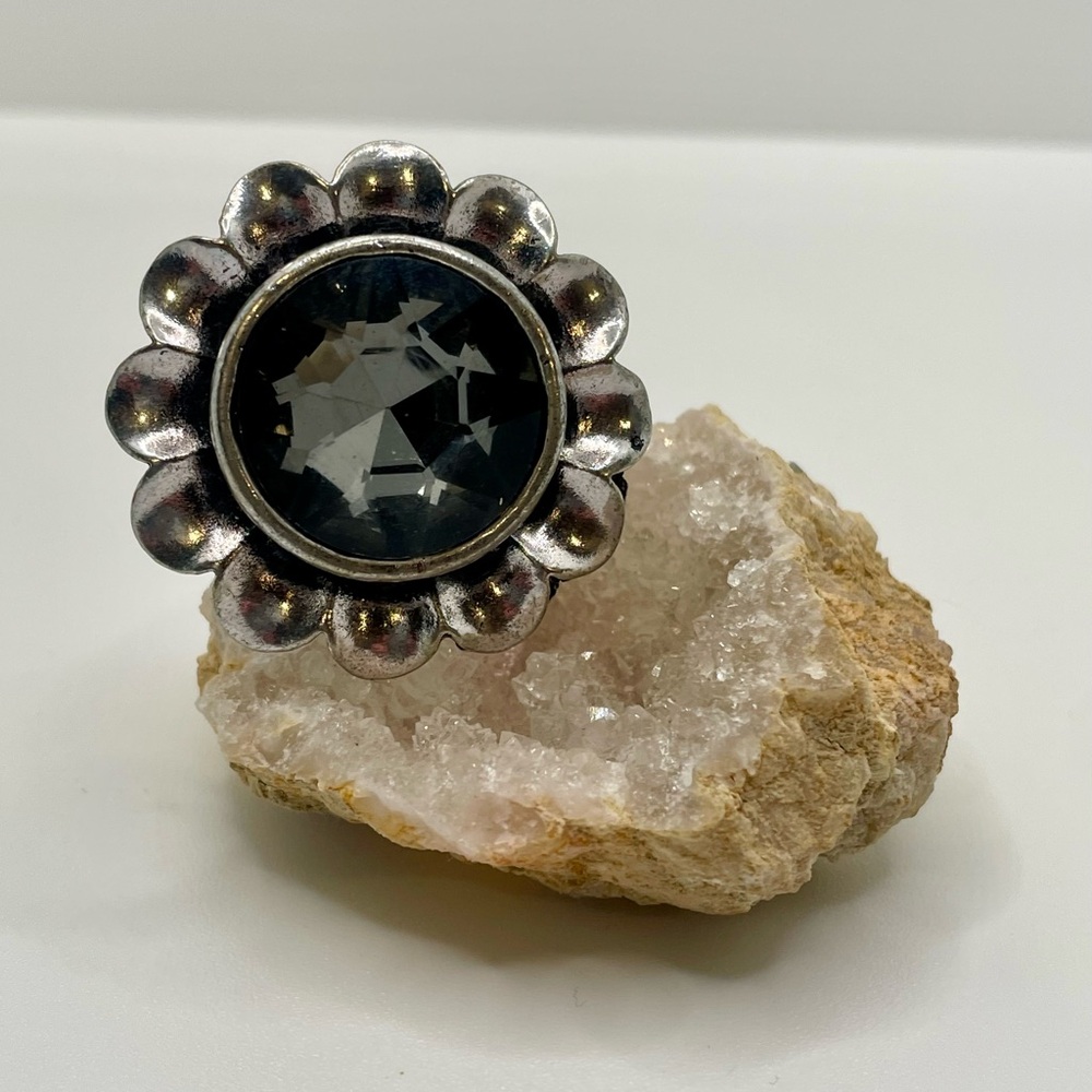 Silver Flower Fashion Stretch Ring NWT